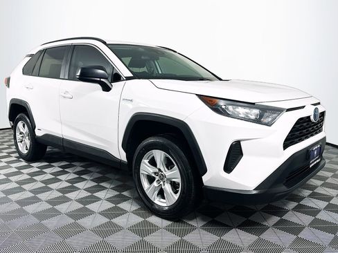 Used 2021 Toyota RAV4 LE image 27