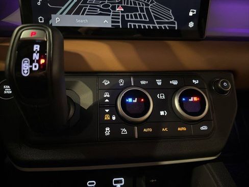 Used 2024 Land Rover Defender 110 X-Dynamic SE image 18