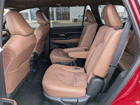 Used 2024 Toyota Grand Highlander AWD Hybrid image 21