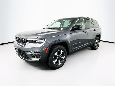 Used 2023 Jeep Grand Cherokee 4WD 4xe image 3