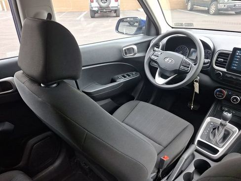 Certified 2022 Hyundai Venue SE FWD image 14