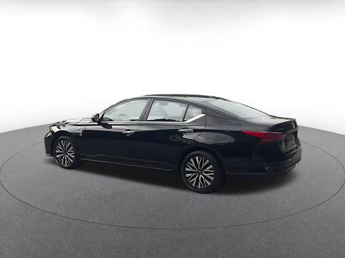 Used 2025 Nissan Altima 2.5 SV FWD image 10
