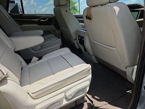 Used 2024 GMC Yukon Denali AWD/4WD image 11