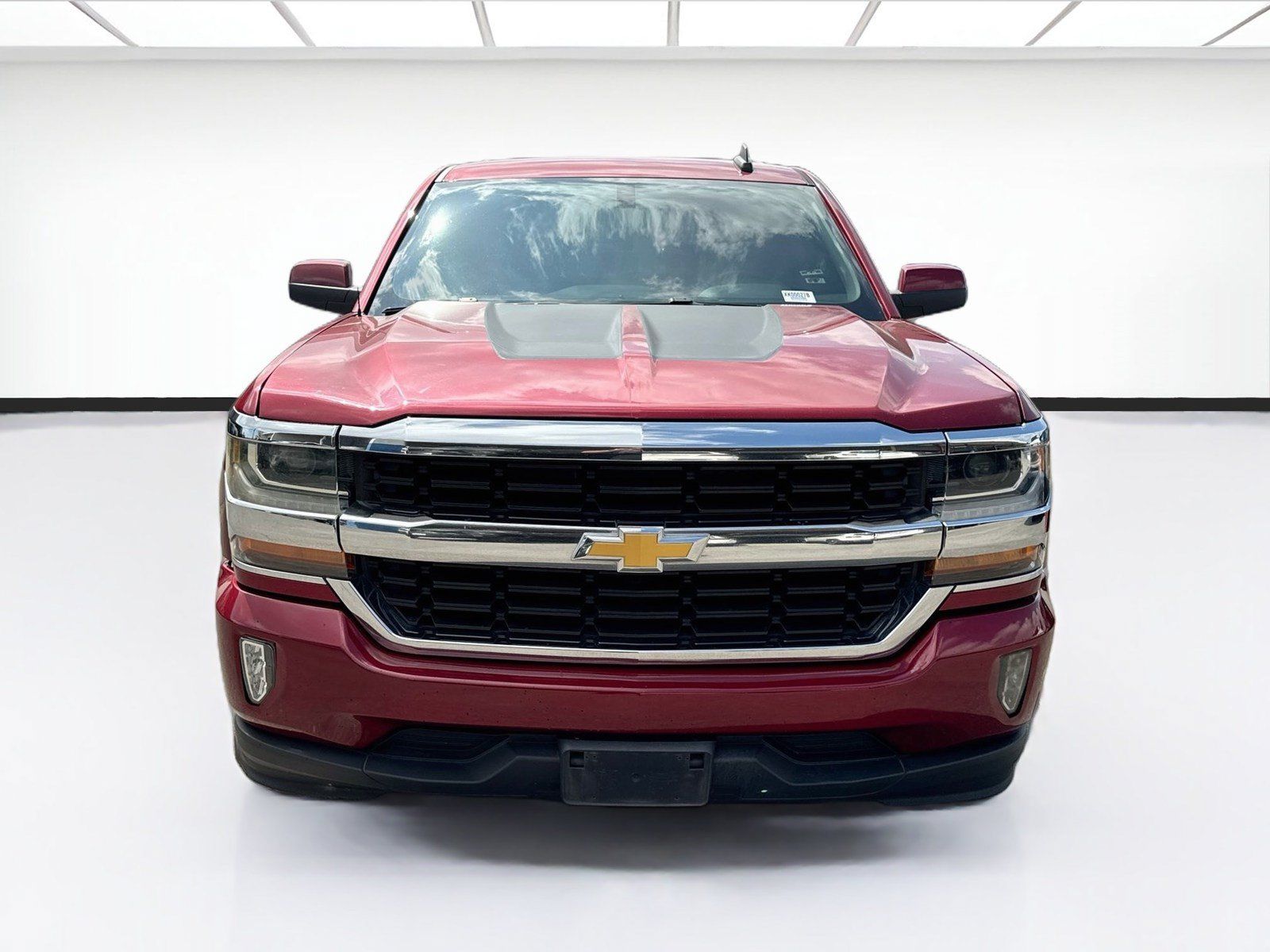 Used 2018 Chevrolet Silverado 1500 LT w/ LT Eassist Package RWD image 2