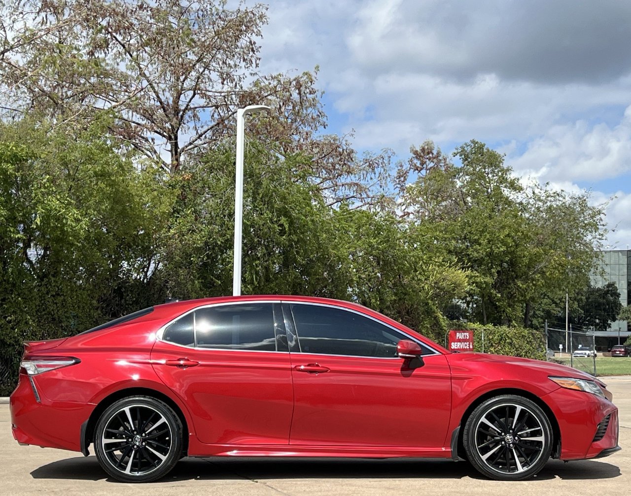 Used 2019 Toyota Camry XSE FWD image 3