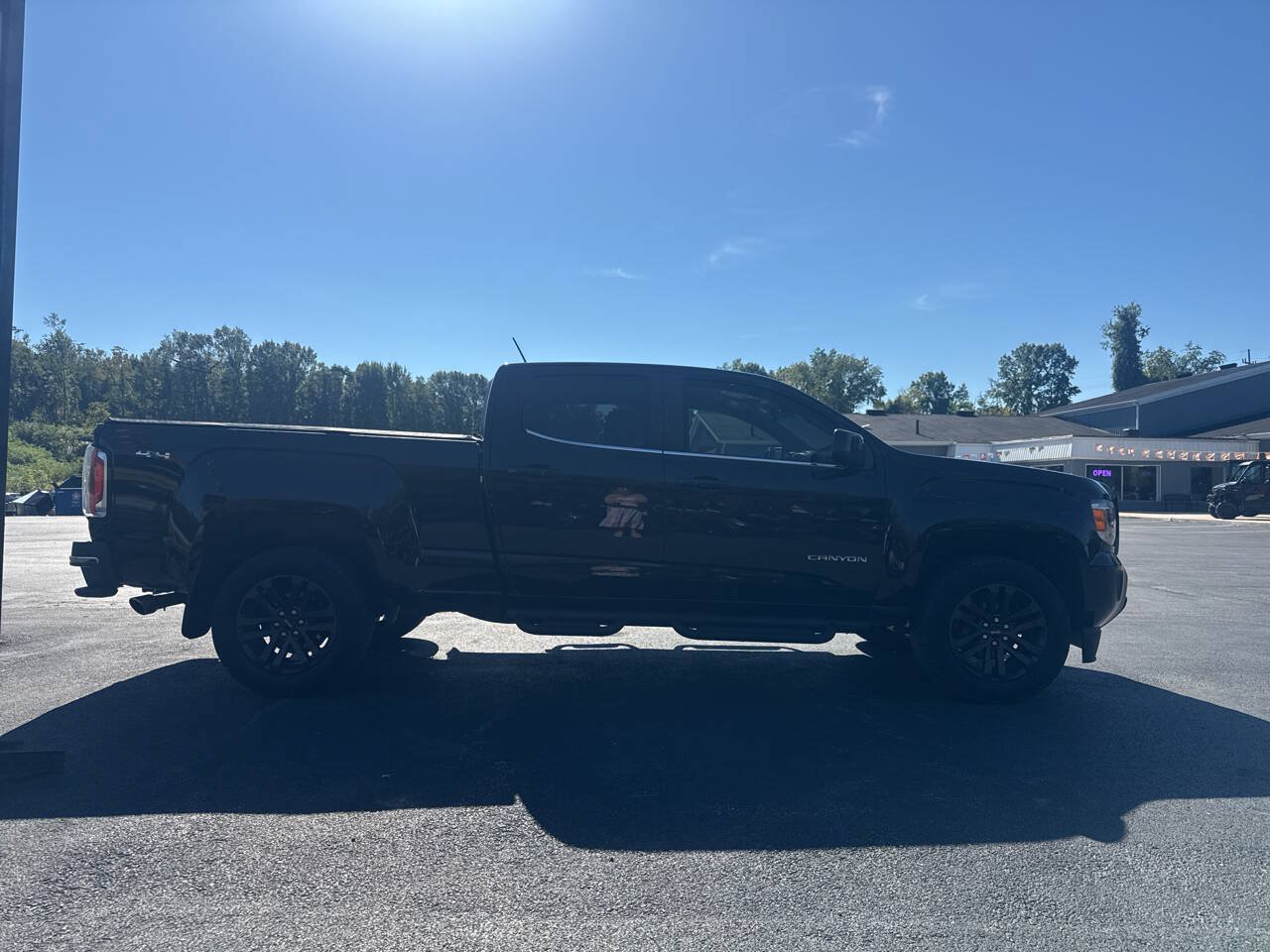 Used 2017 GMC Canyon SLE w/ Nightfall Edition AWD/4WD image 7