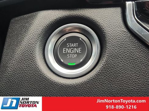 Used 2025 Chevrolet Colorado Trail Boss AWD/4WD image 22