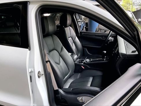 Used 2023 Porsche Macan GTS image 8