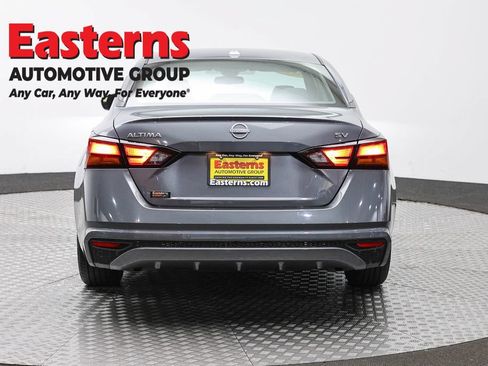 Used 2024 Nissan Altima 2.5 SV FWD image 6