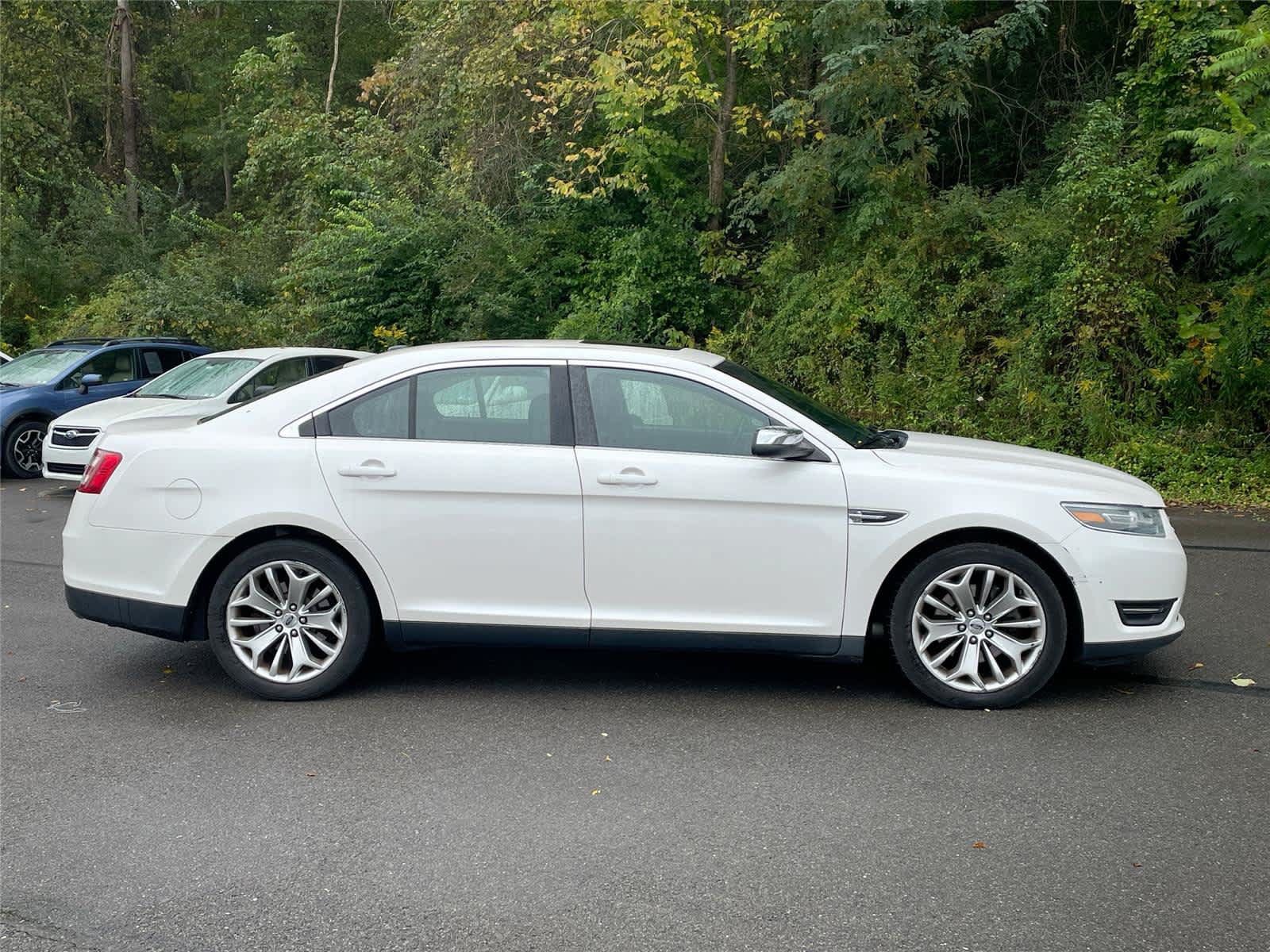 Used 2019 Ford Taurus Limited FWD image 6