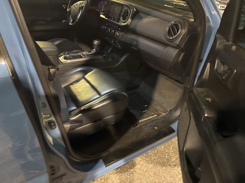 Used 2019 Toyota Tacoma TRD Off-Road image 12