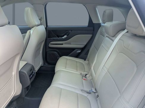 Used 2022 Lincoln Corsair Reserve w/ Elements Package FWD image 12