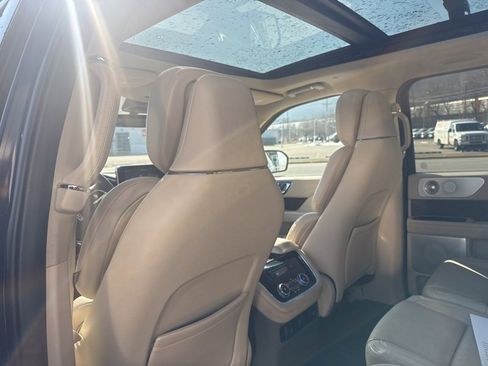 Used 2021 Lincoln Navigator Reserve w/ Luxury Package image 26