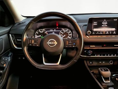 Used 2024 Nissan Rogue SV w/ SV Premium Package image 8