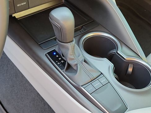 Used 2024 Toyota Camry SE image 27