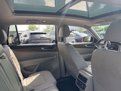 Used 2024 Volkswagen Atlas SE w/ Panoramic Sunroof Package image 13