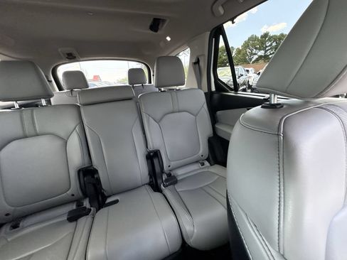 Used 2025 Honda Pilot Touring image 14