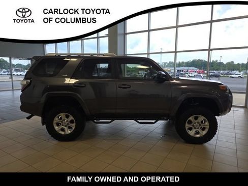 Used 2016 Toyota 4Runner SR5 AWD/4WD image 7