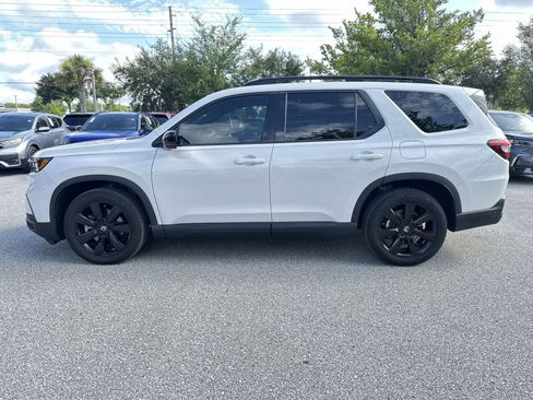 Used 2025 Honda Pilot Black Edition image 3