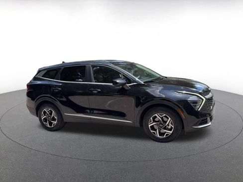 Used 2025 Kia Sportage LX FWD image 2