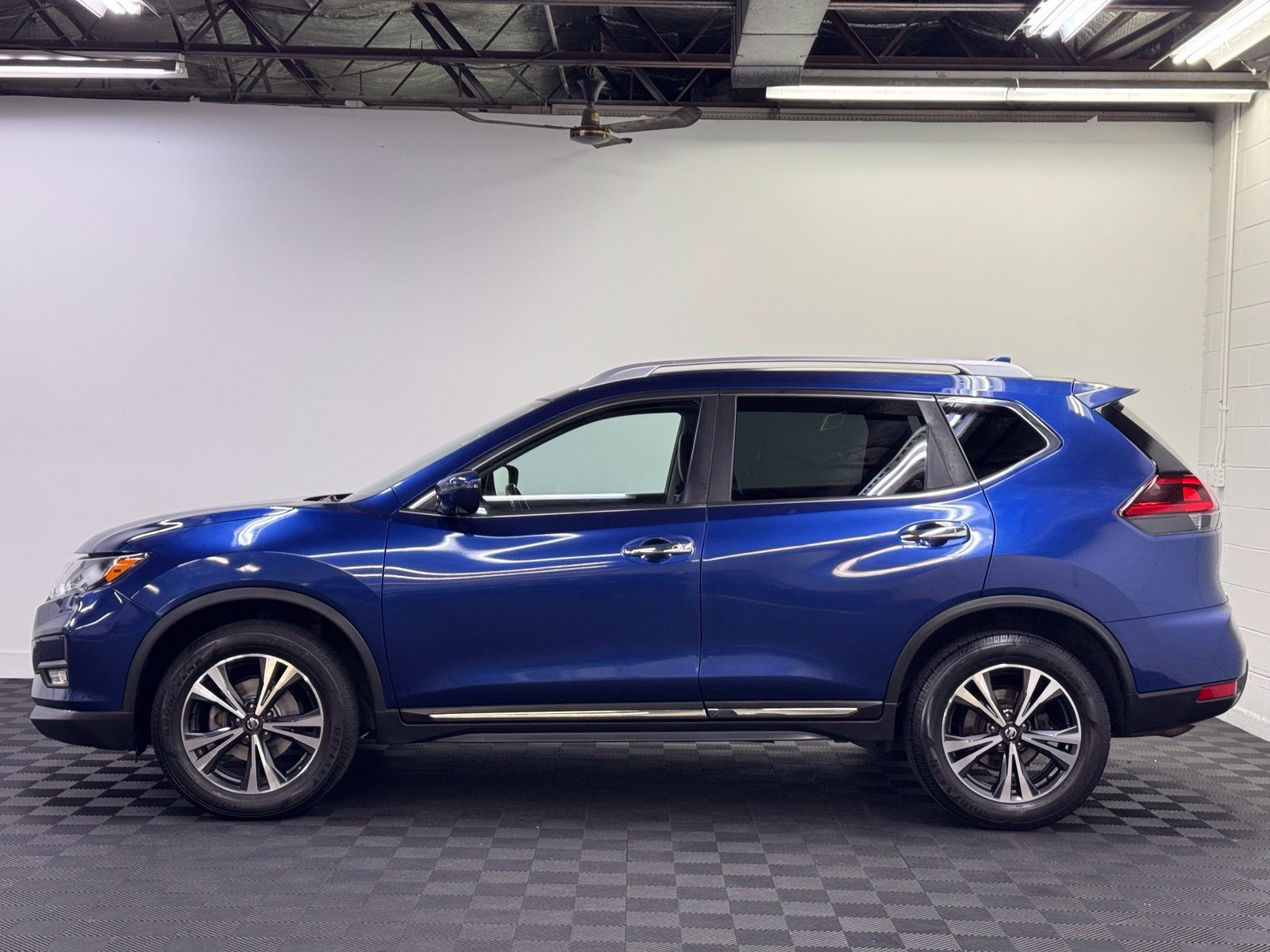 Used 2018 Nissan Rogue SL AWD/4WD image 3