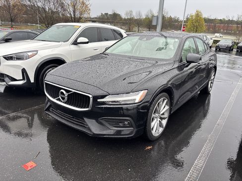 Used 2021 Volvo S60 T5 Momentum w/ Protection Package Premier image 13