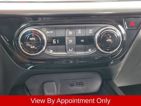 Used 2025 Chevrolet Trax LT w/ LT Convenience Package FWD image 17