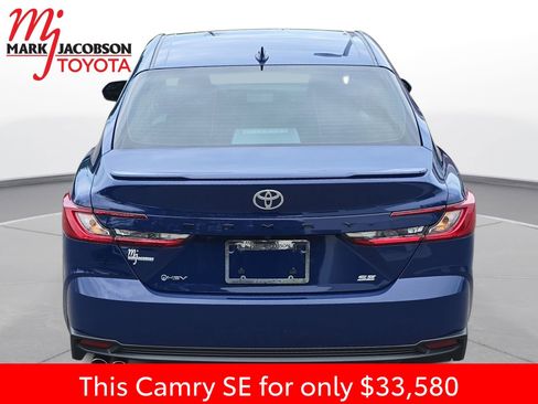 Used 2026 Toyota Camry SE FWD image 11