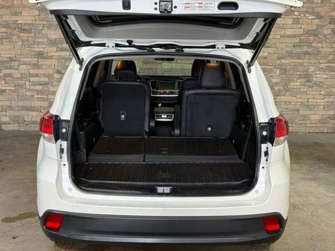 Used 2017 Toyota Highlander XLE AWD/4WD image 8