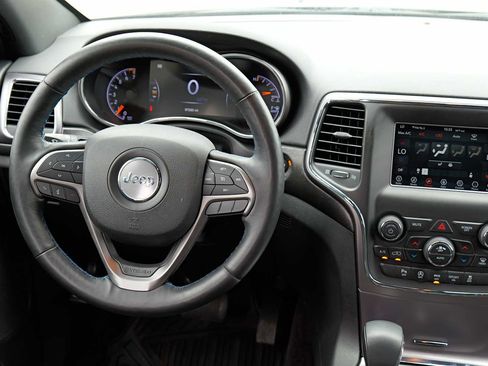 Used 2018 Jeep Grand Cherokee Laredo image 25