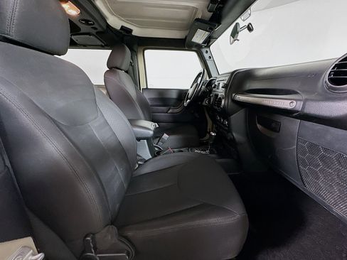 Used 2018 Jeep Wrangler Sport AWD/4WD image 25