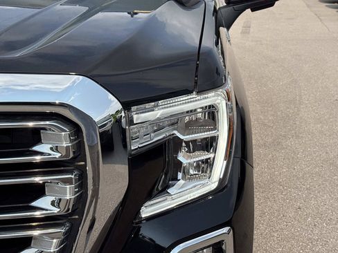 Used 2021 GMC Sierra 1500 SLT w/ SLT Premium Package AWD/4WD image 12