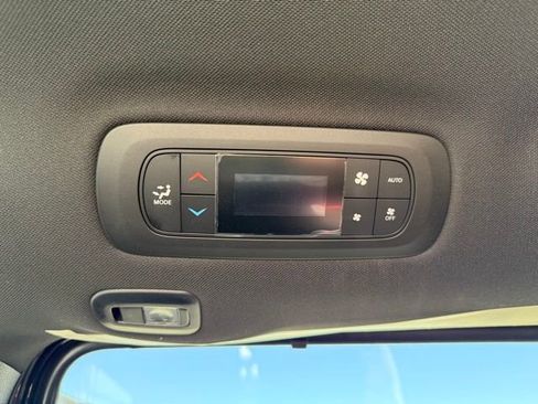 New 2026 Chrysler Pacifica Select image 31