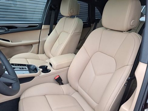 Used 2026 Porsche Macan AWD/4WD image 4