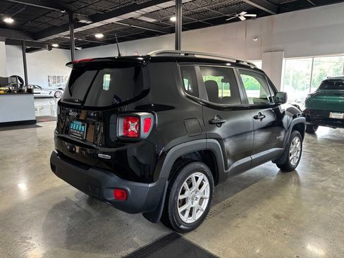 Used 2020 Jeep Renegade Latitude w/ Cold Weather Group AWD/4WD image 5