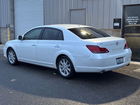 Used 2010 Toyota Avalon Limited image 5