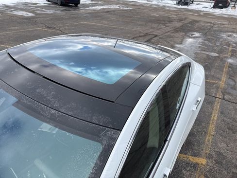 Used 2015 Tesla Model S 60 image 4