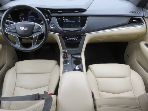 Used 2019 Cadillac XT5 AWD image 12