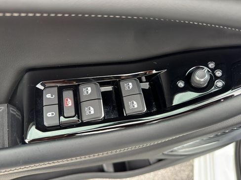 Used 2022 Jeep Grand Cherokee Overland AWD/4WD image 12