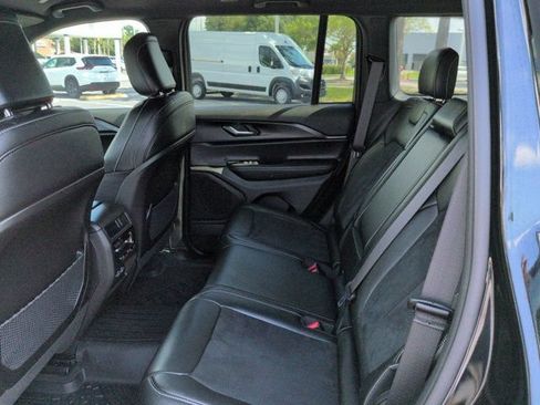 Used 2024 Jeep Grand Cherokee Altitude AWD/4WD image 13