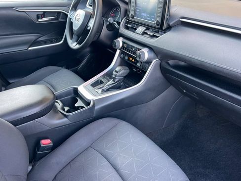 Certified 2019 Toyota RAV4 XLE w/ Convenience Package FWD image 18