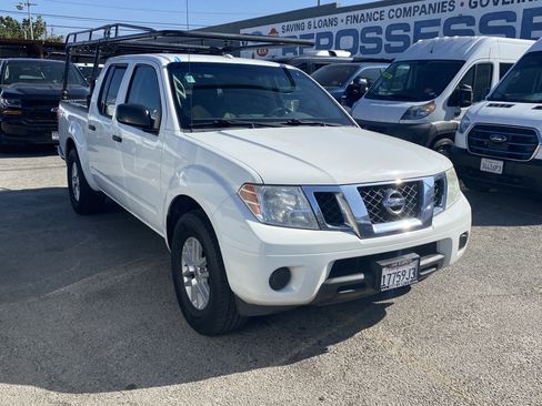 Used 2018 Nissan Frontier SV image 7