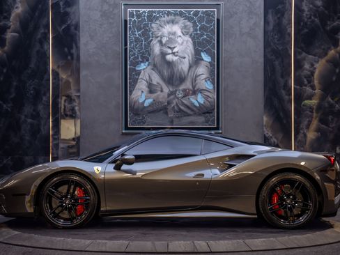 Used 2017 Ferrari 488 GTB RWD image 3