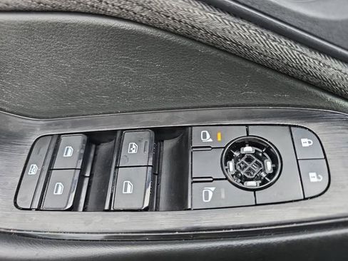 Used 2023 Nissan Rogue S image 27