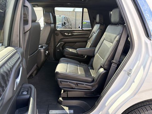 Used 2024 GMC Yukon Denali RWD image 25