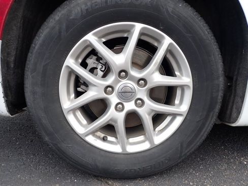 Used 2024 Chrysler Pacifica Touring-L FWD image 6