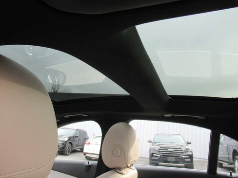 Used 2019 Mercedes-Benz C 300 4MATIC Sedan image 18