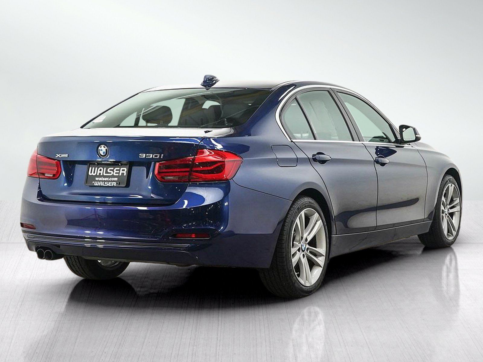 Used 2018 BMW 330i xDrive Sedan AWD/4WD image 5
