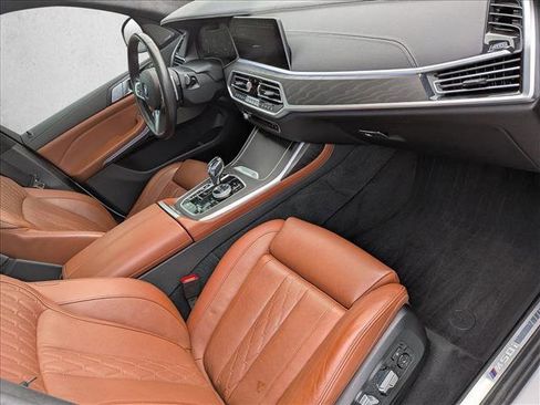Used 2022 BMW X7 M50i image 21