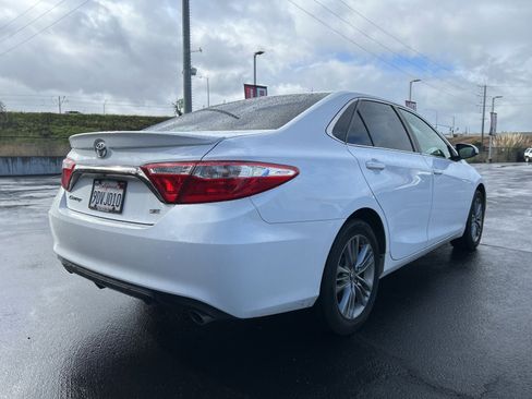 Used 2016 Toyota Camry SE image 4
